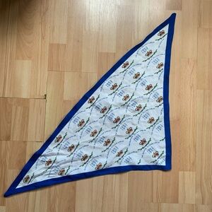 Collectible Blue White Queen Elizabeth II Silver Jubilee Triangle Scarf